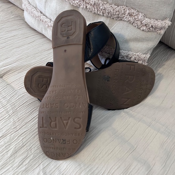 Vince Camuto Black Quilted Bow Sandals - size 8 (no box) - Picture 6 of 9